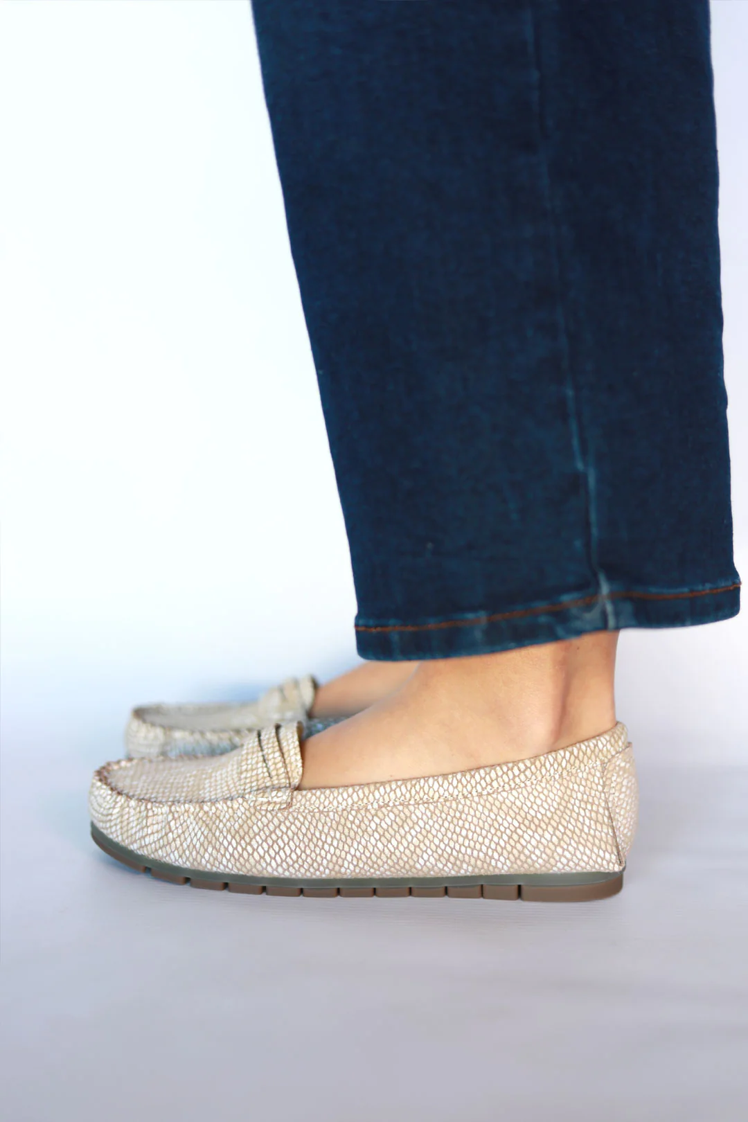 Kimo Beige Snake Penny Fold - Image 5
